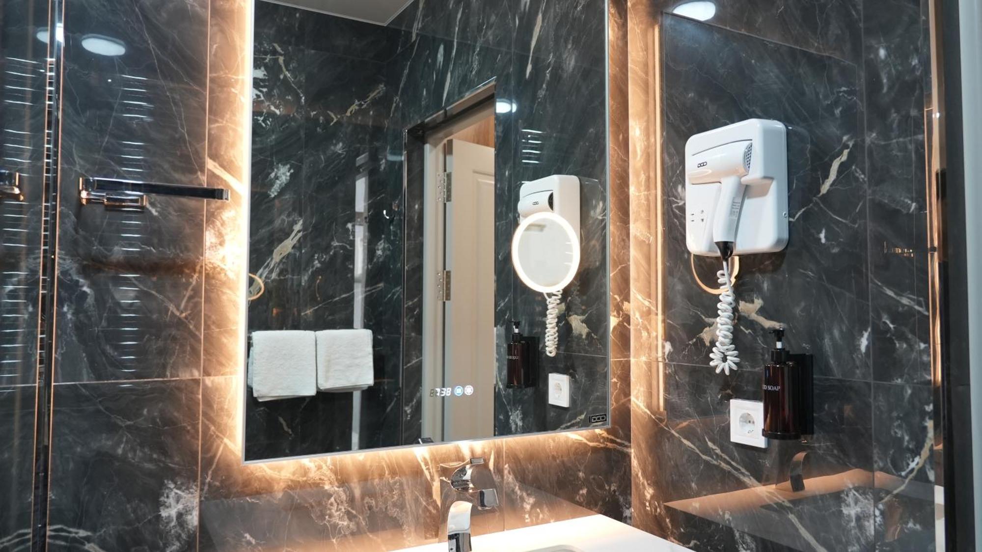 Avant Express Hotel Pool&Spa 塔什干 外观 照片
